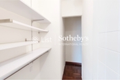 Birchwood Place 宝桦台 | Walk-in Closet in Master Bedroom 