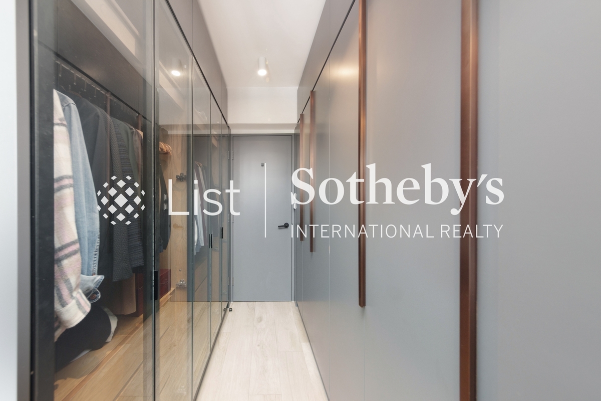 Birchwood Place 寶樺臺 | Walk-in Closet in Master Bedroom 