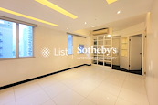 Arts Building 雅緻大廈 | Living and Dining Room