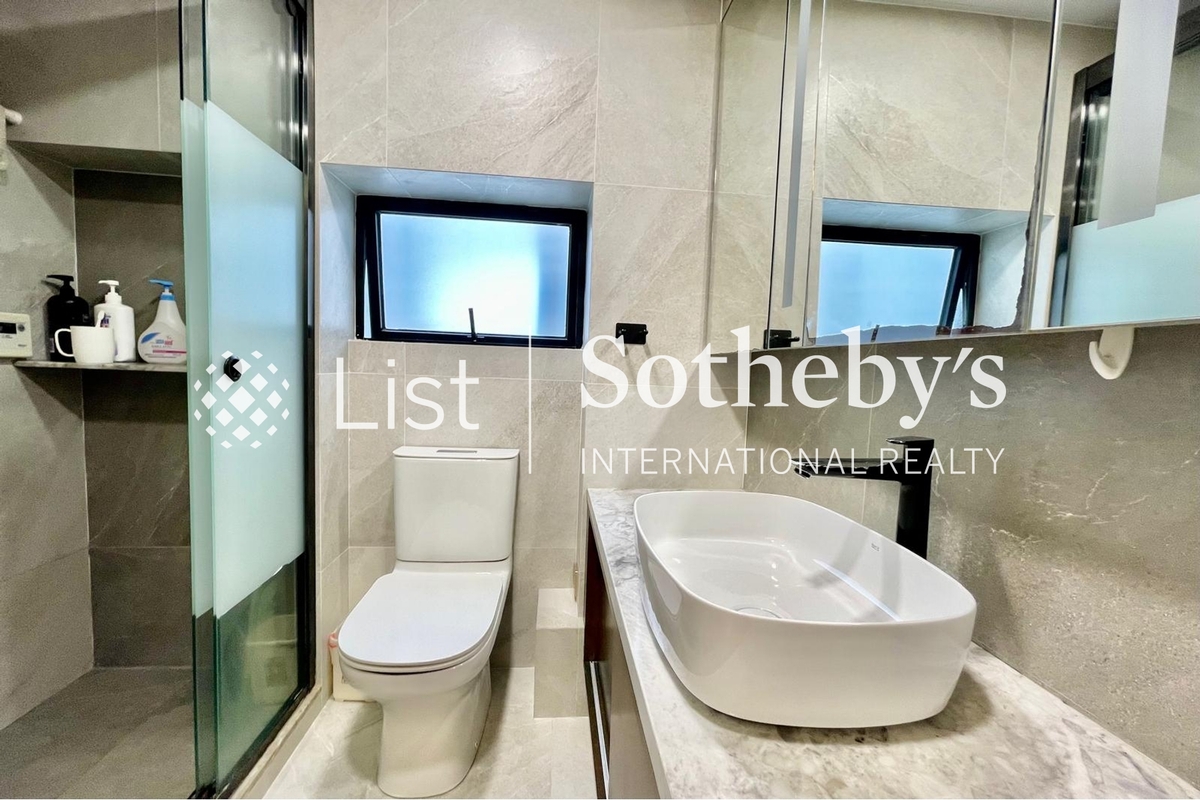 Aqua 33 Aqua 33 | Guest Bathroom