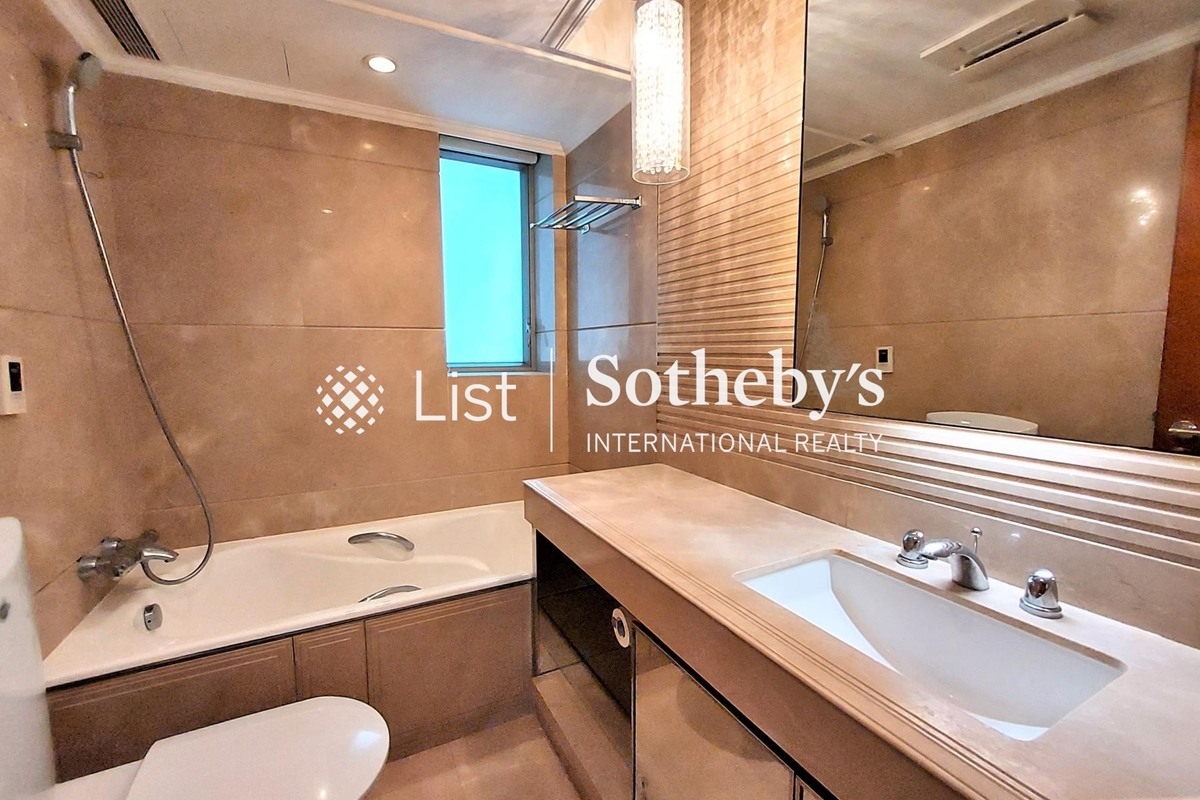 31 Robinson Road 羅便臣道31號 | Guest Bathroom