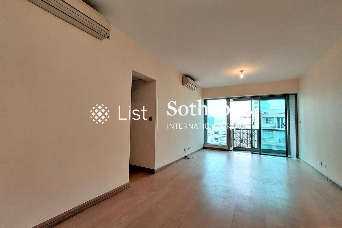 31 Robinson Road 羅便臣道31號 | Living and Dining Room