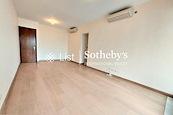 31 Robinson Road 羅便臣道31號 | Living and Dining Room