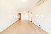 31 Robinson Road 羅便臣道31號 | Living and Dining Room