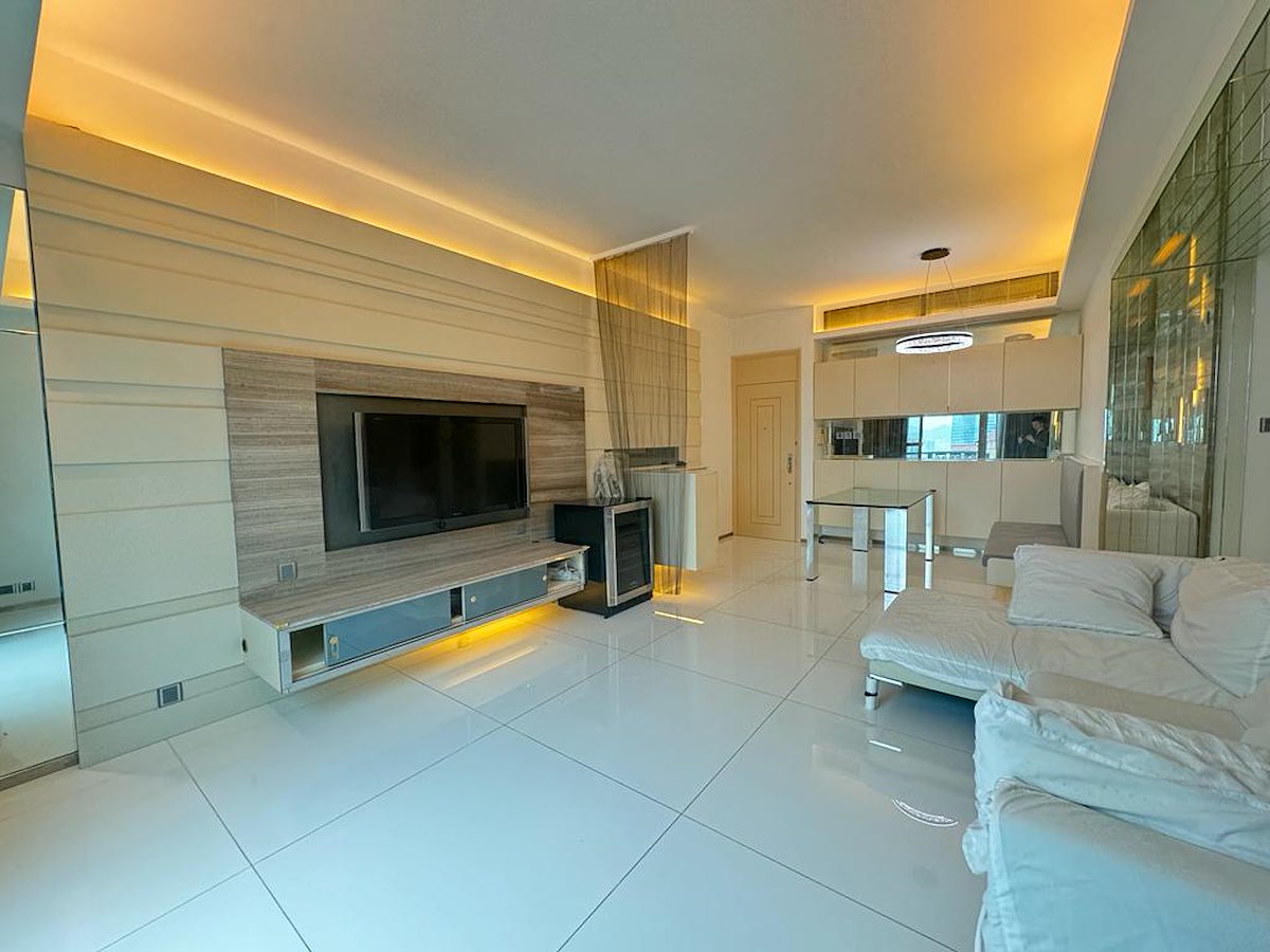 31 Robinson Road 罗便臣道31号 | Living and Dining Room