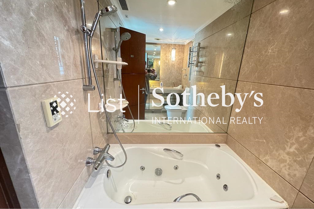 31 Robinson Road 羅便臣道31號 | Master Bathroom