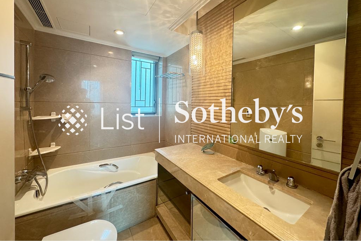 31 Robinson Road 羅便臣道31號 | Guest Bathroom