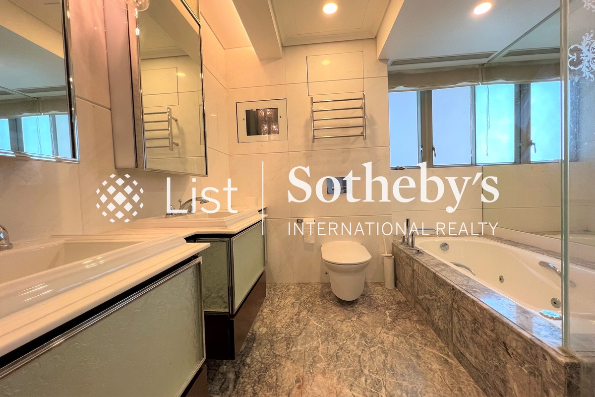31 Robinson Road 羅便臣道31號 | Master Bathroom