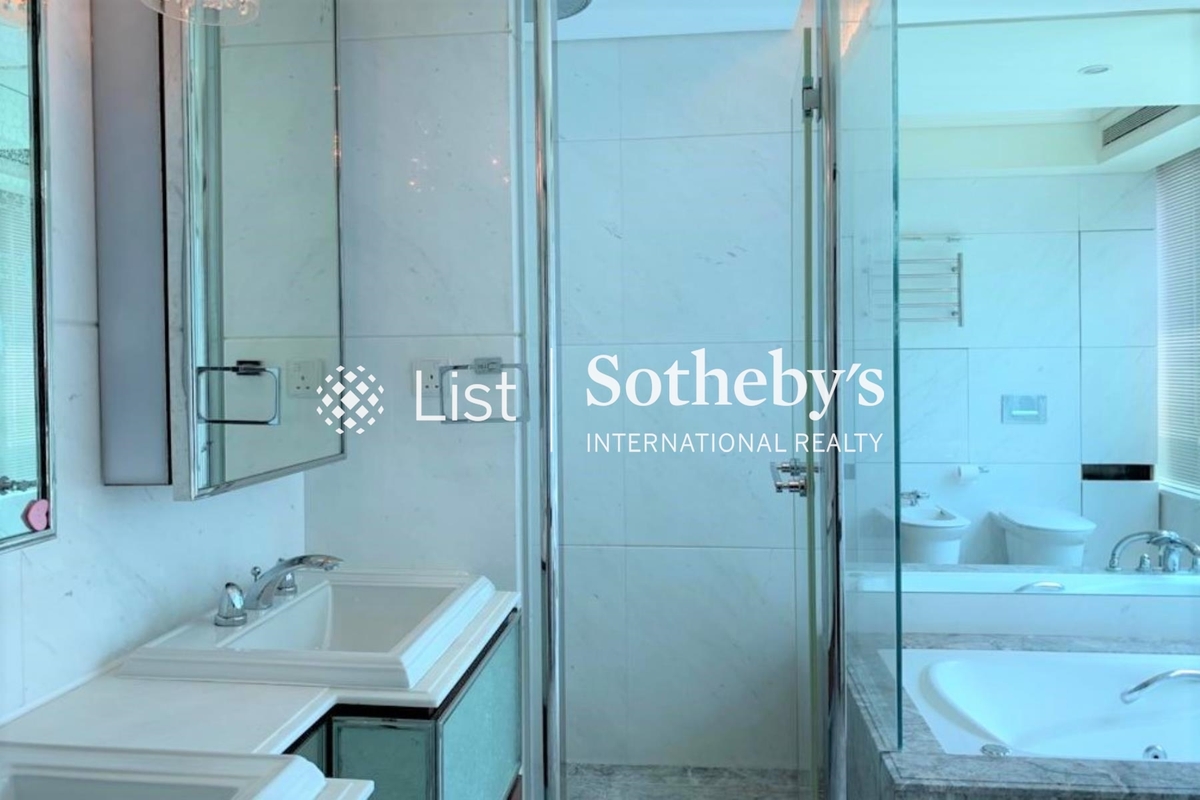 31 Robinson Road 羅便臣道31號 | Master Bathroom