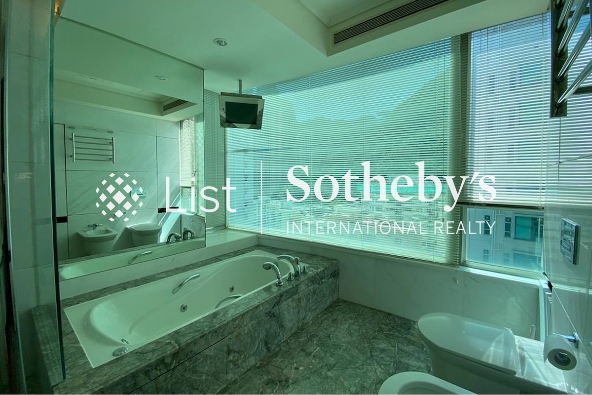 31 Robinson Road 羅便臣道31號 | Master Bathroom