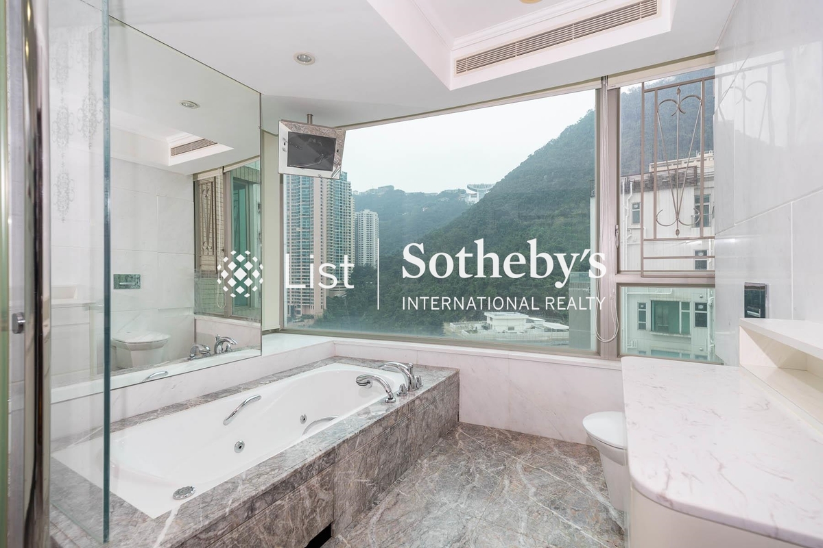 31 Robinson Road 羅便臣道31號 | Master Bathroom