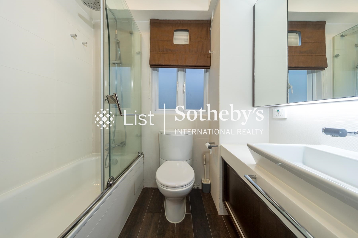 Zenith Mansion 崇德大廈 | Master Bathroom