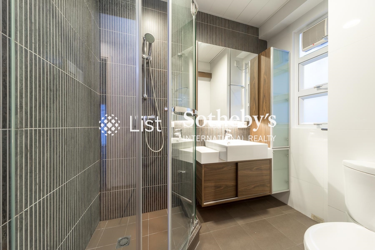 Zenith Mansion 崇德大廈 | Guest Bathroom
