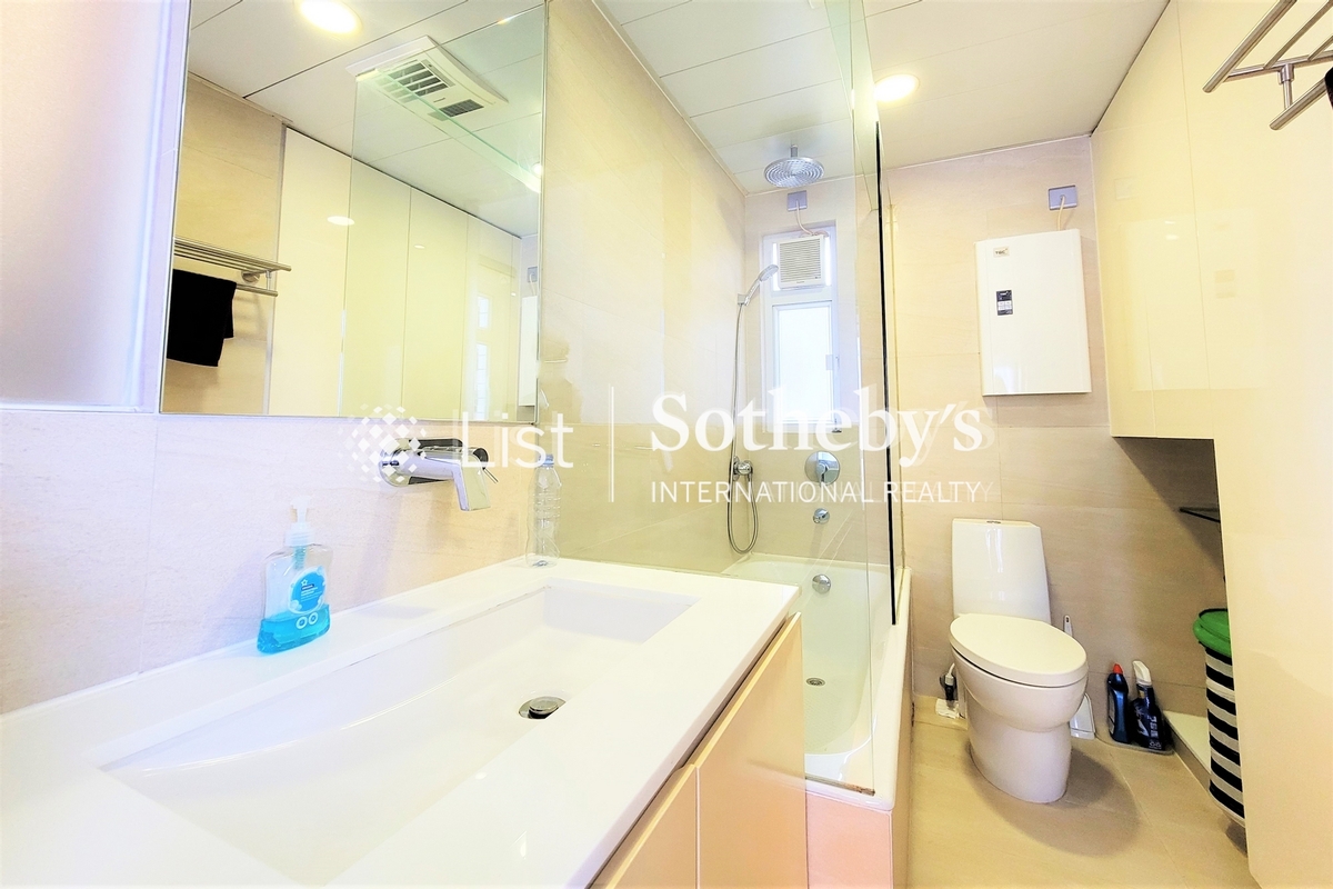 Conduit Tower 君德閣 | Master Bathroom