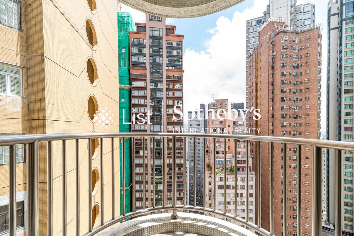 Elegant Terrace 慧明苑 | Balcony off Living and Dining Room