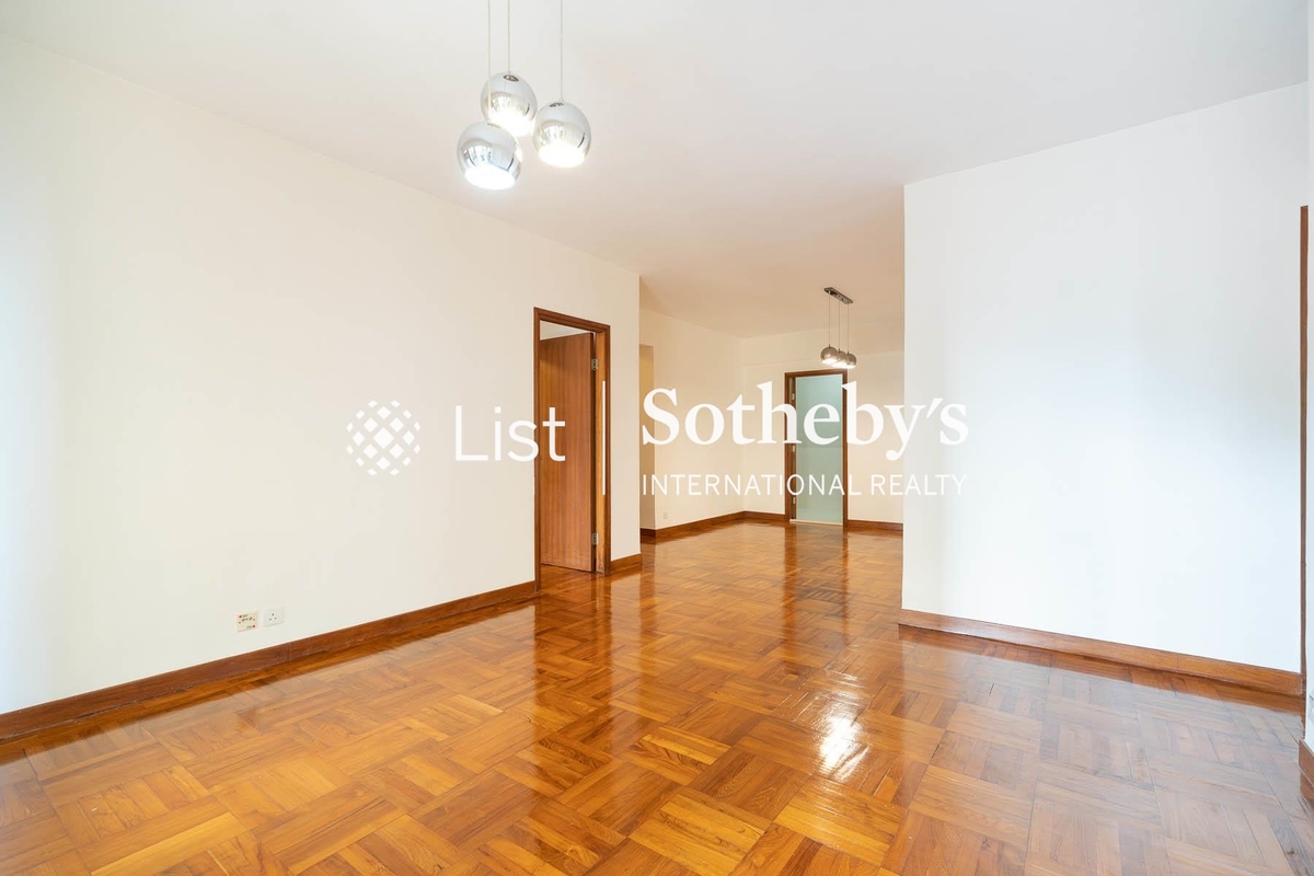 Elegant Terrace 慧明苑 | Living and Dining Room