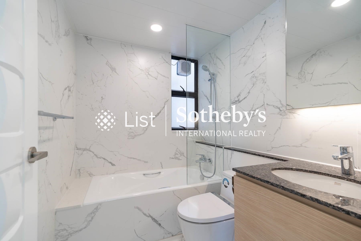 Elegant Terrace 慧明苑 | Master Bathroom