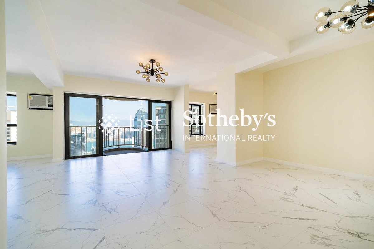 Elegant Terrace 慧明苑 | Living and Dining Room