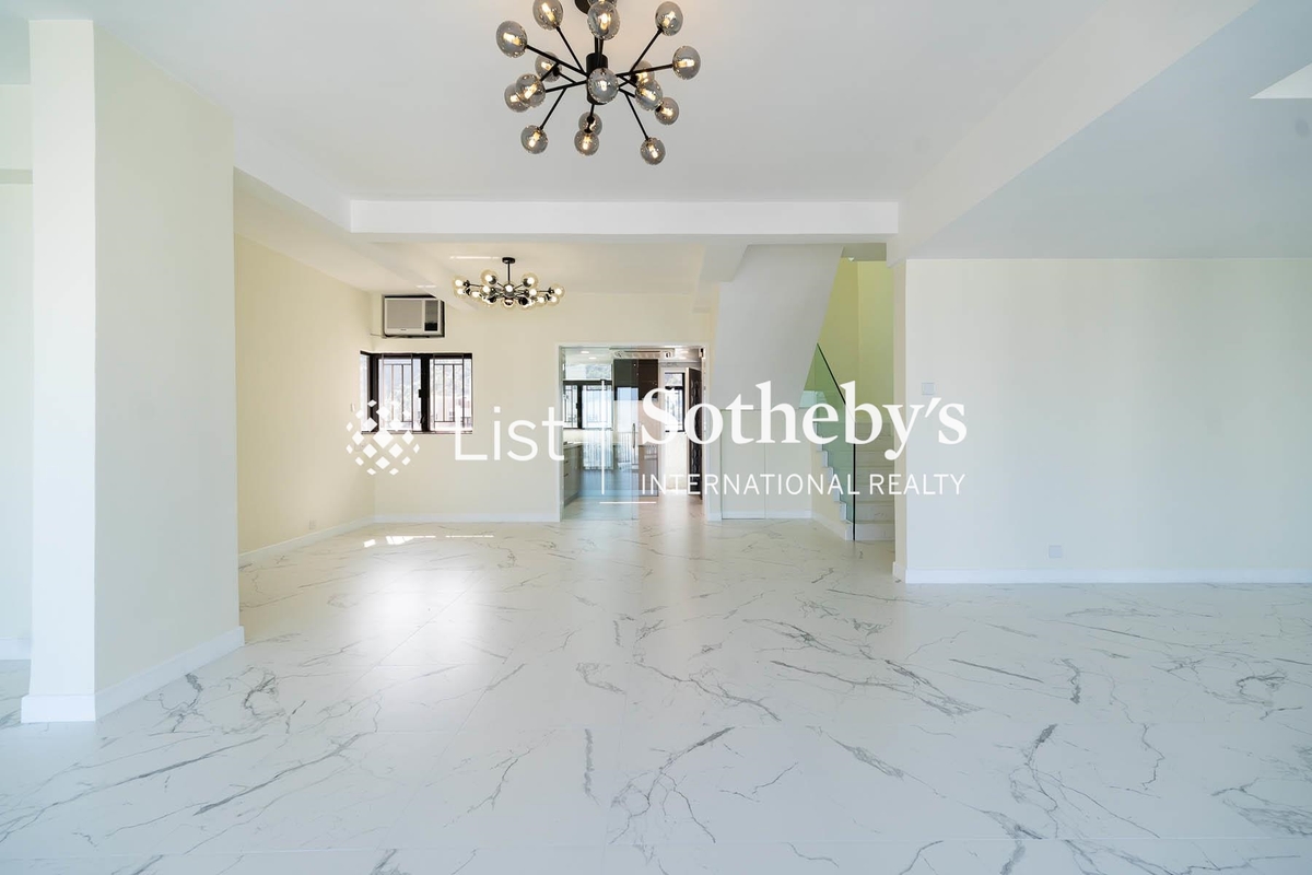 Elegant Terrace 慧明苑 | Living and Dining Room