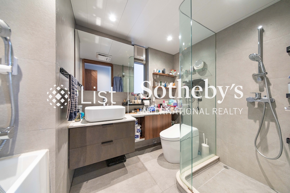 Corona Tower 嘉景臺 | Master Bathroom