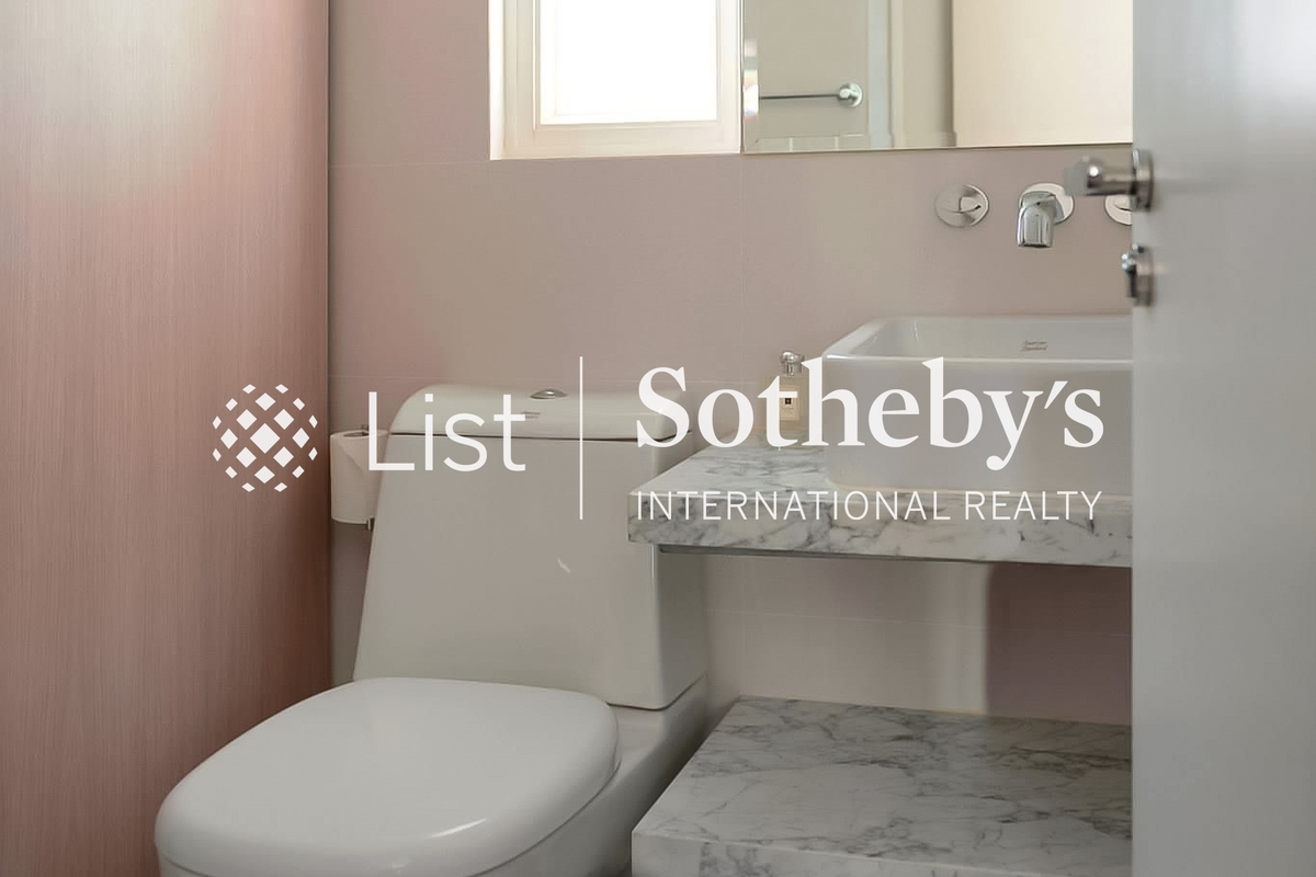 Corona Tower 嘉景臺 | Guest Bathroom