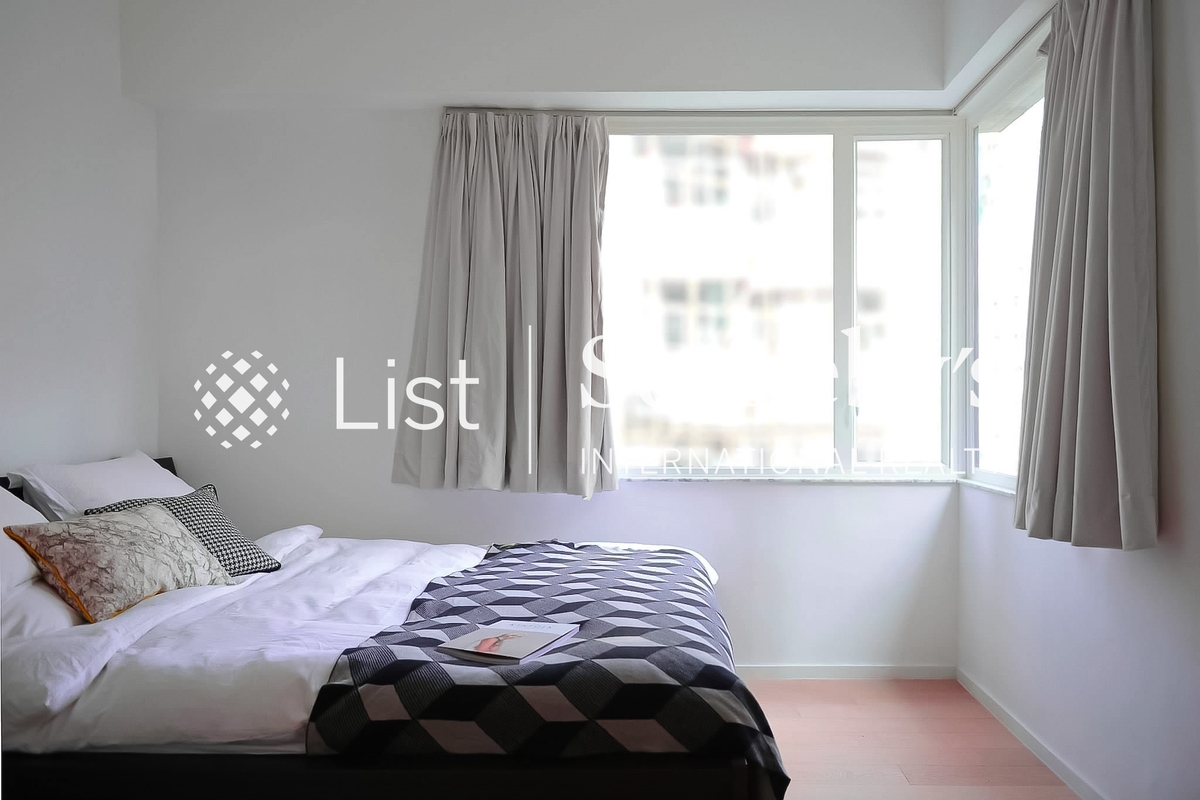 Corona Tower 嘉景臺 | Master Bedroom