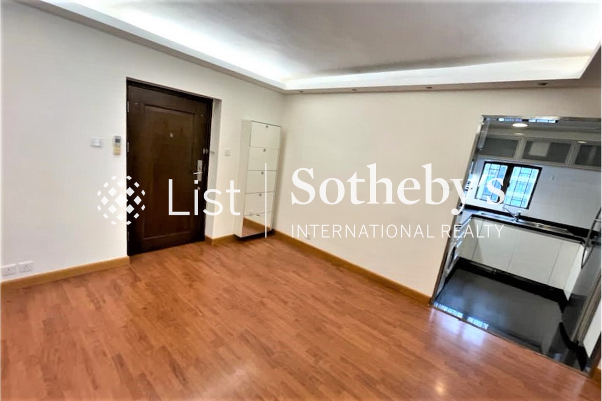 Corona Tower 嘉景臺 | Living and Dining Room