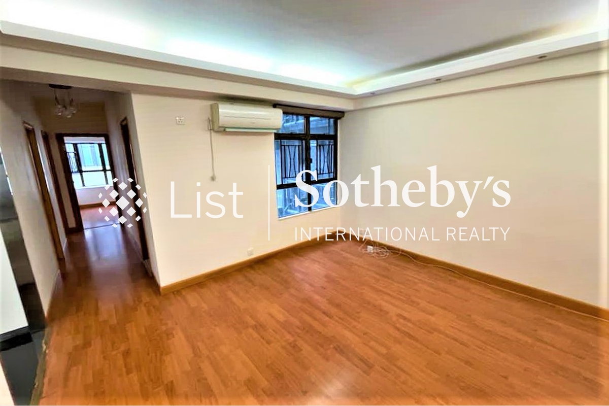 Corona Tower 嘉景臺 | Living and Dining Room