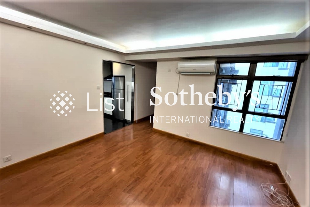 Corona Tower 嘉景臺 | Living and Dining Room