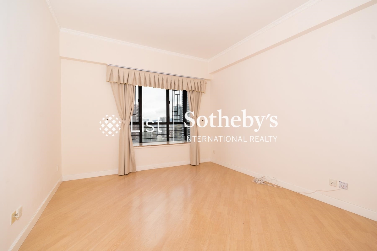 Clovelly Court 嘉富麗苑 | Third Bedroom