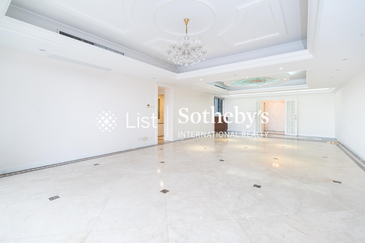 Clovelly Court 嘉富麗苑 | Living and Dining Room