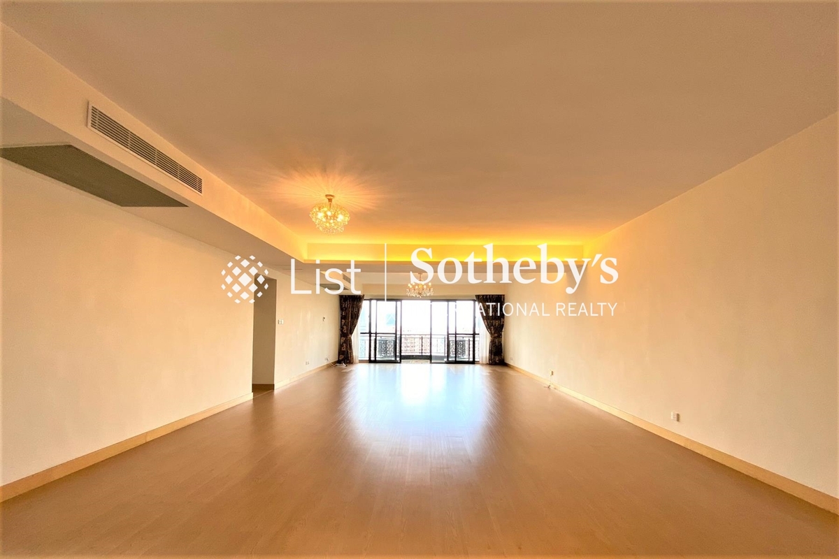 Clovelly Court 嘉富麗苑 | Living and Dining Room