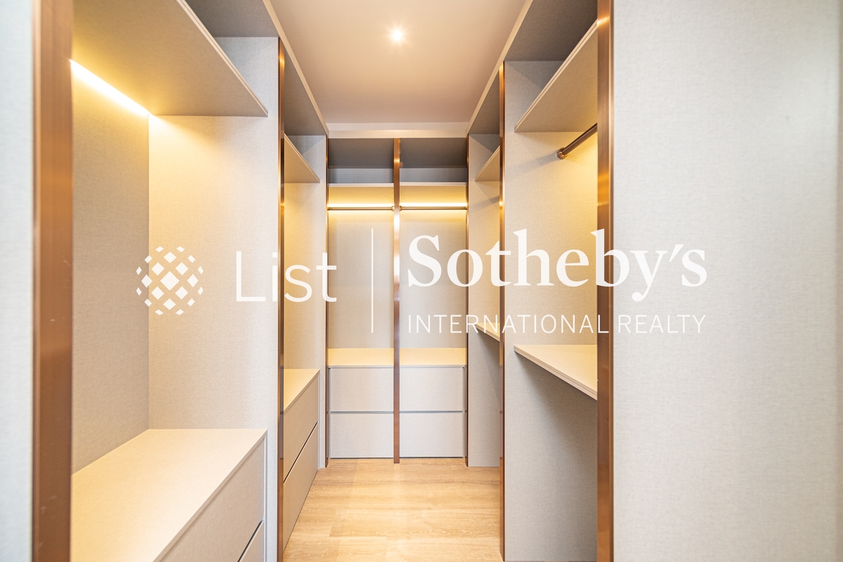 Clovelly Court 嘉富麗苑 | Walk-in Closet in Master Bedroom 