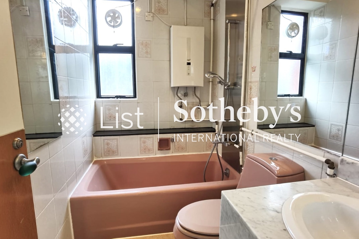 The Brentwood 蔚峰园 | Master Bathroom