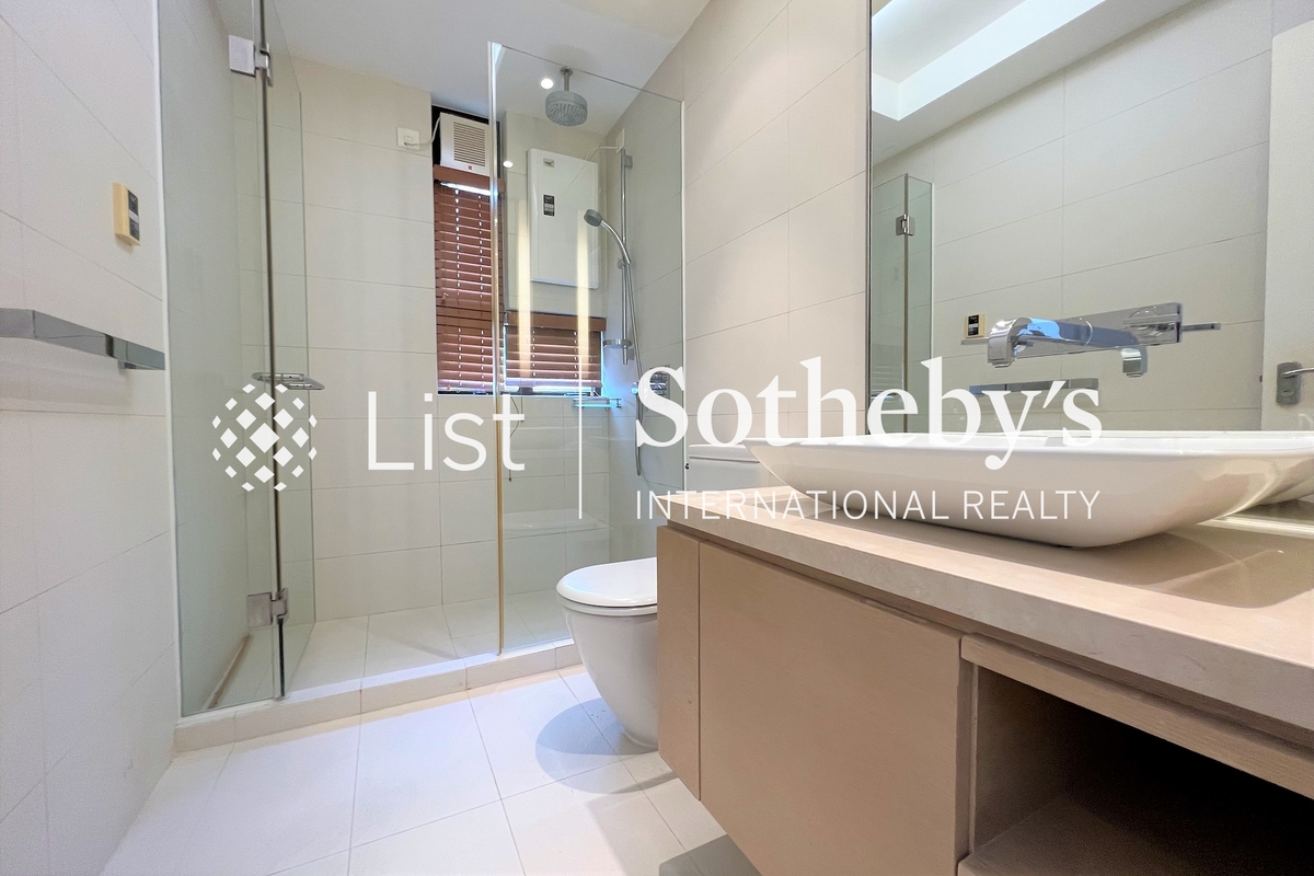 The Somerset 怡峰 | Guest Bathroom (Upper Floor)