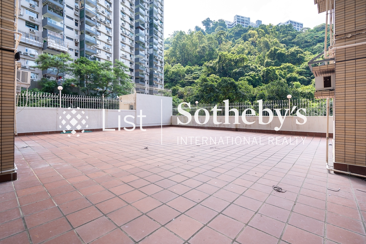 Baguio Villa 碧瑶湾 | First Private Terrace off Living and Dining Room