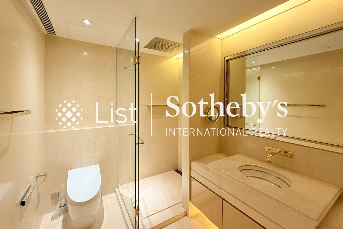 Regence Royale 富滙豪庭 | Master Bathroom