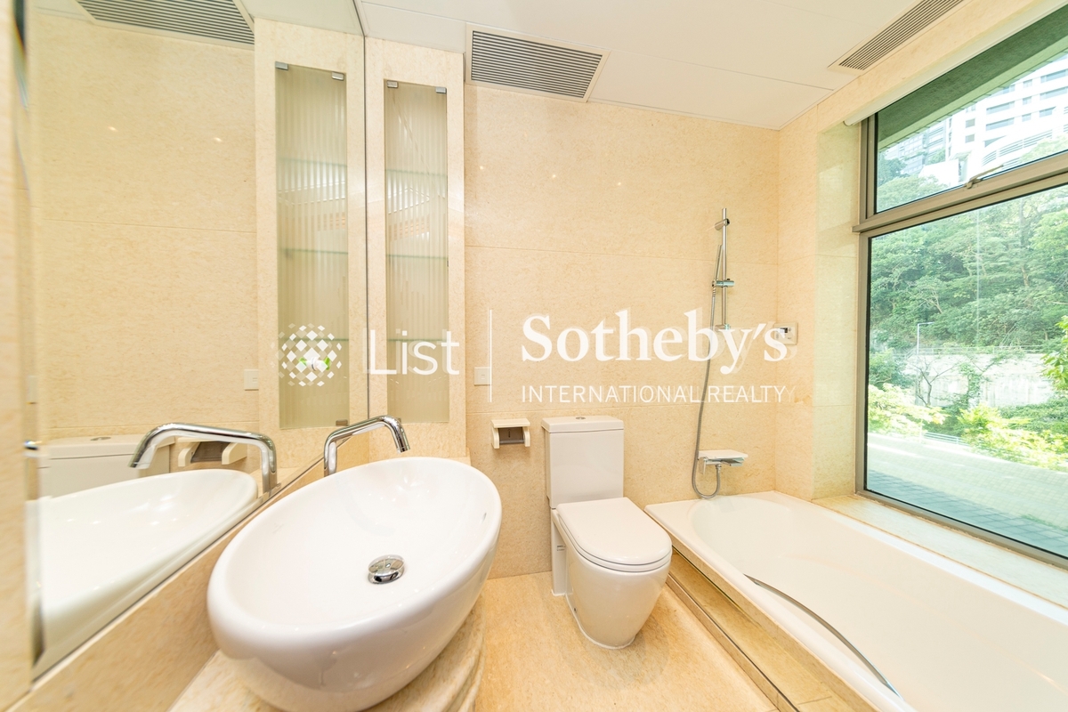 Regence Royale 富汇豪庭 | Guest Bathroom