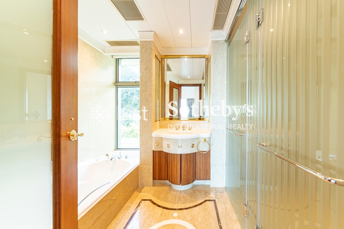 Regence Royale 富汇豪庭 | Master Bathroom