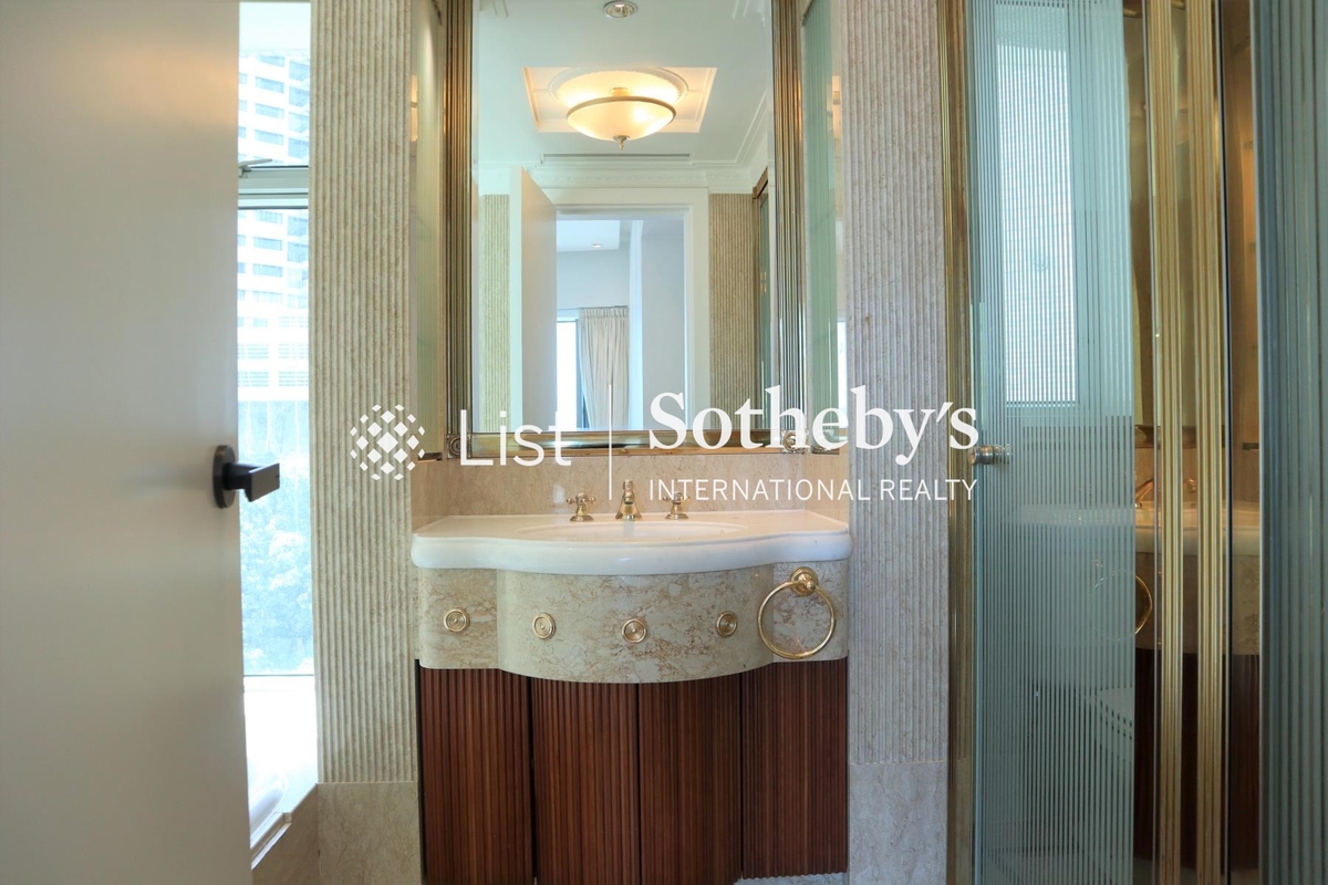 Regence Royale 富滙豪庭 | Master Bathroom