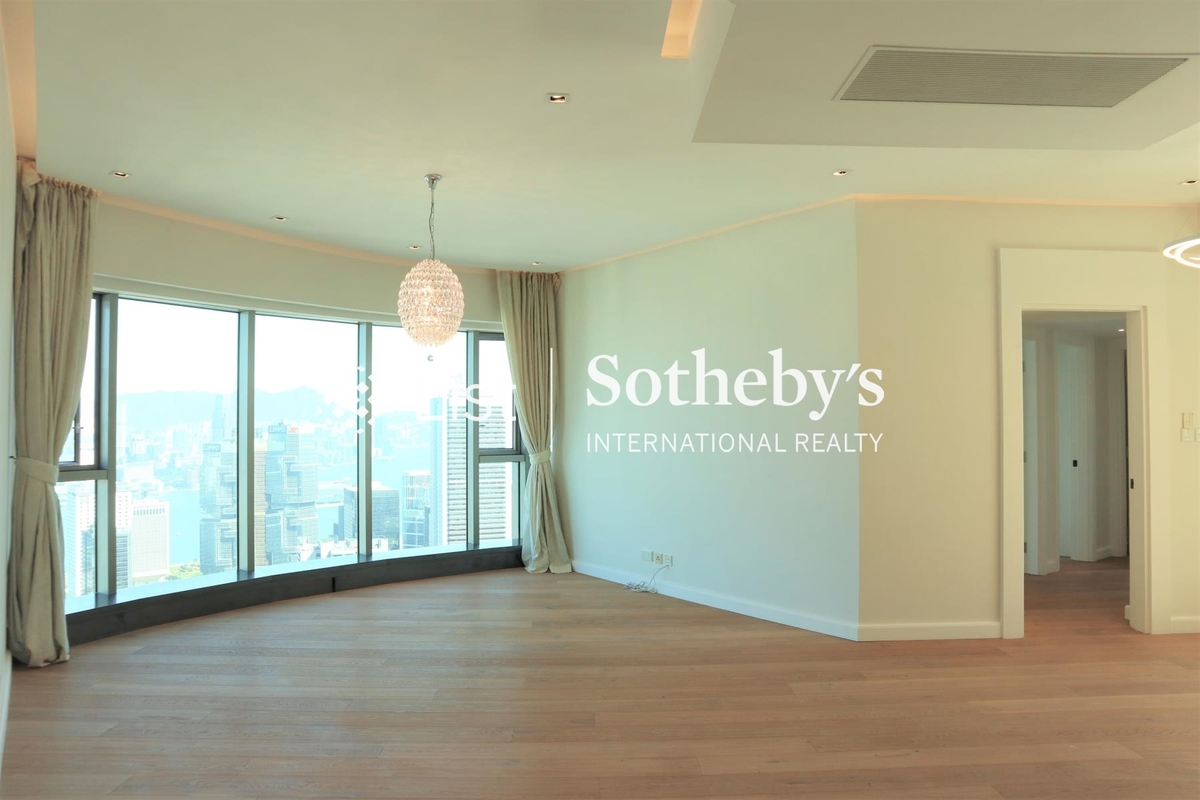 Regence Royale 富滙豪庭 | Living and Dining Room