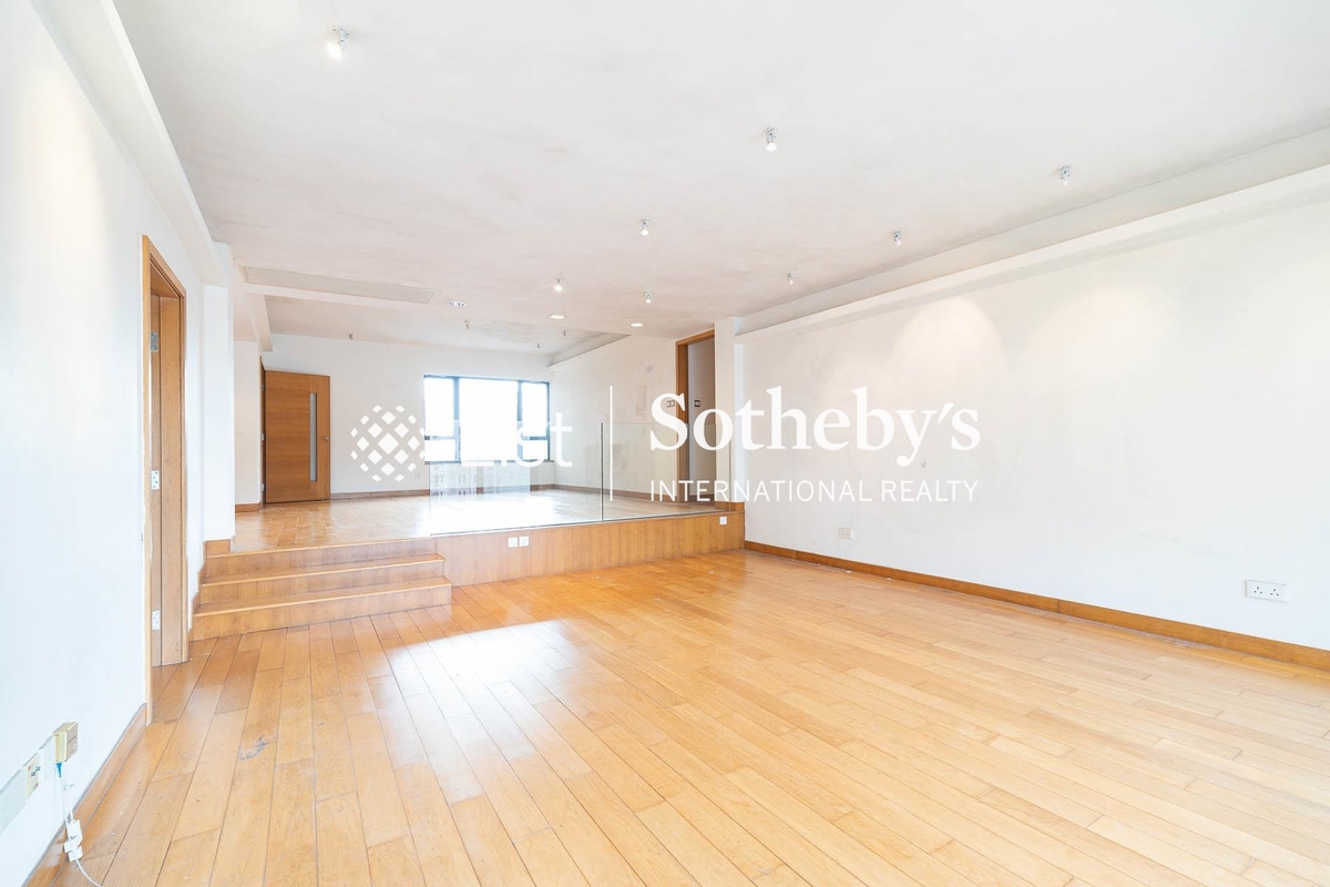 Garden Terrace 花园台 | Living and Dining Room