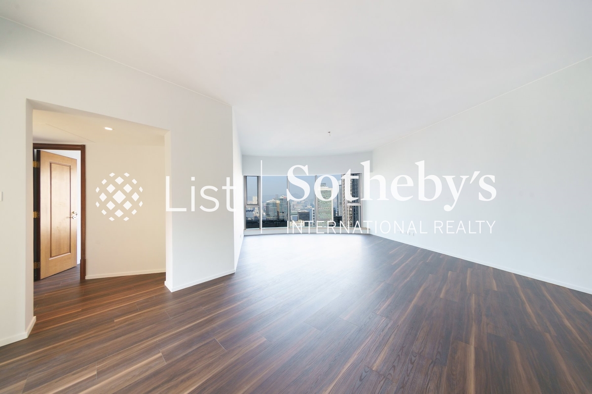 Regence Royale 富滙豪庭 | Living and Dining Room