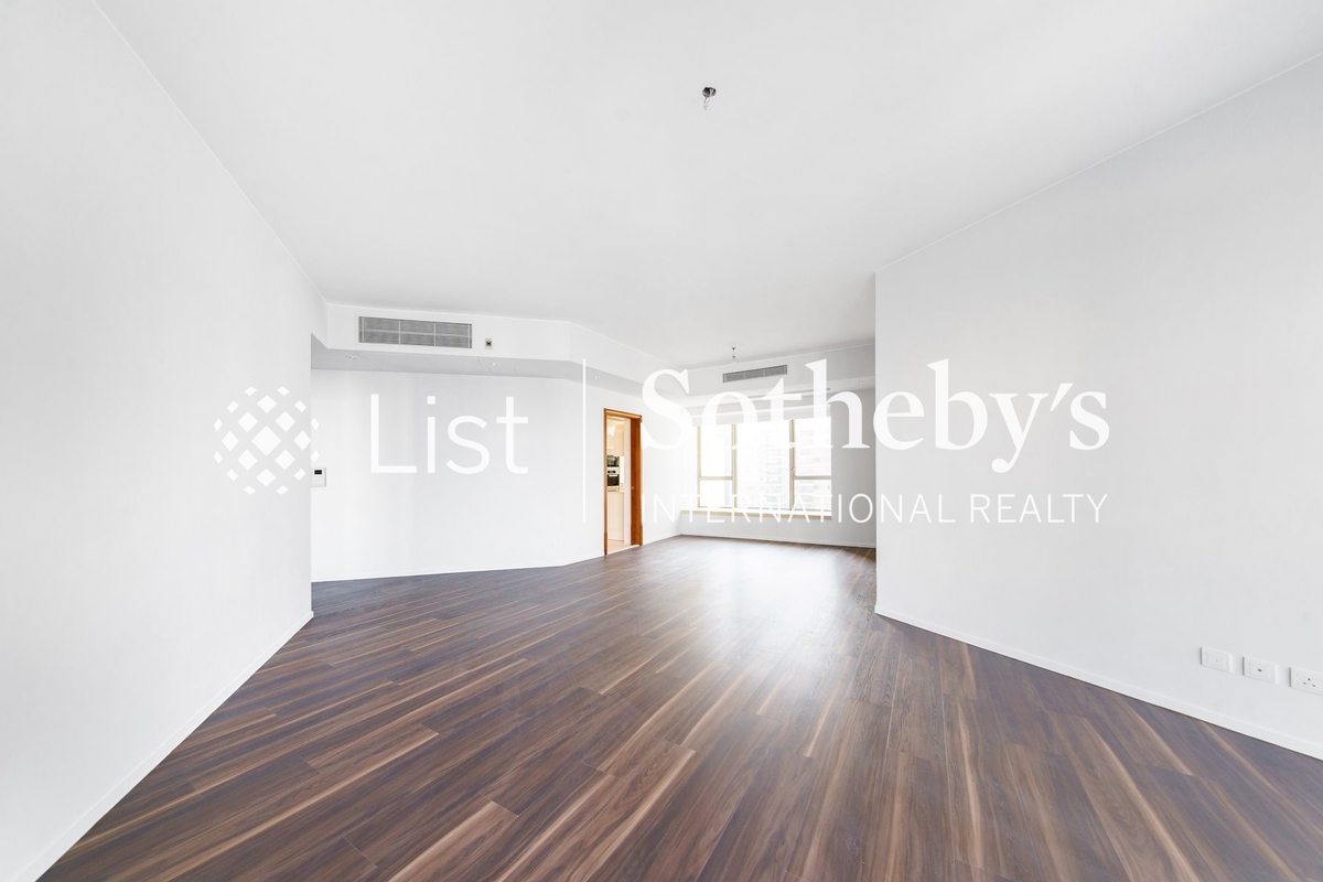 Regence Royale 富滙豪庭 | Living and Dining Room