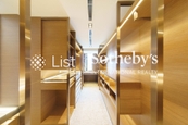 Garden Terrace 花園台 | Walk-in Closet in Master Bedroom 