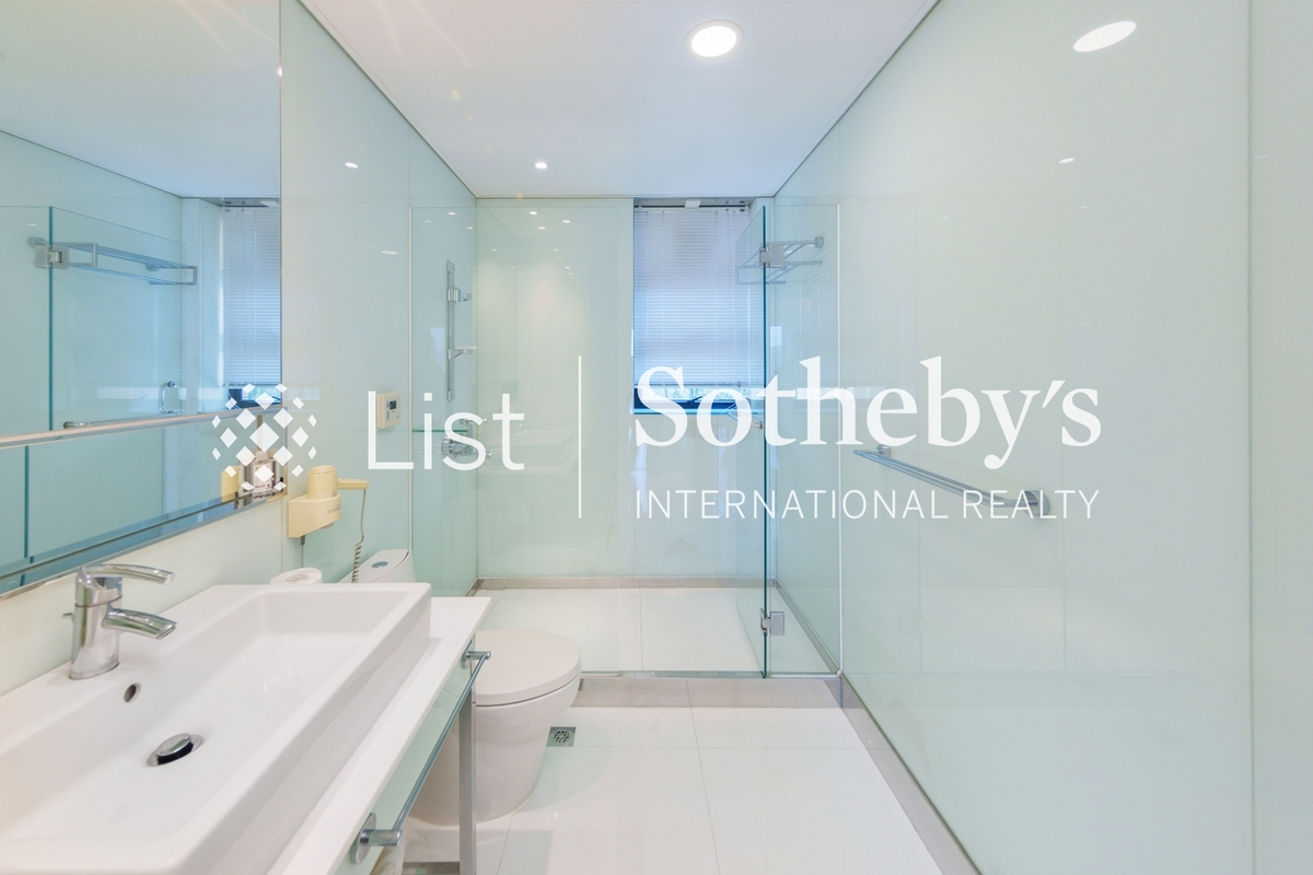 The Mayfair The Mayfair | Guest Bathroom