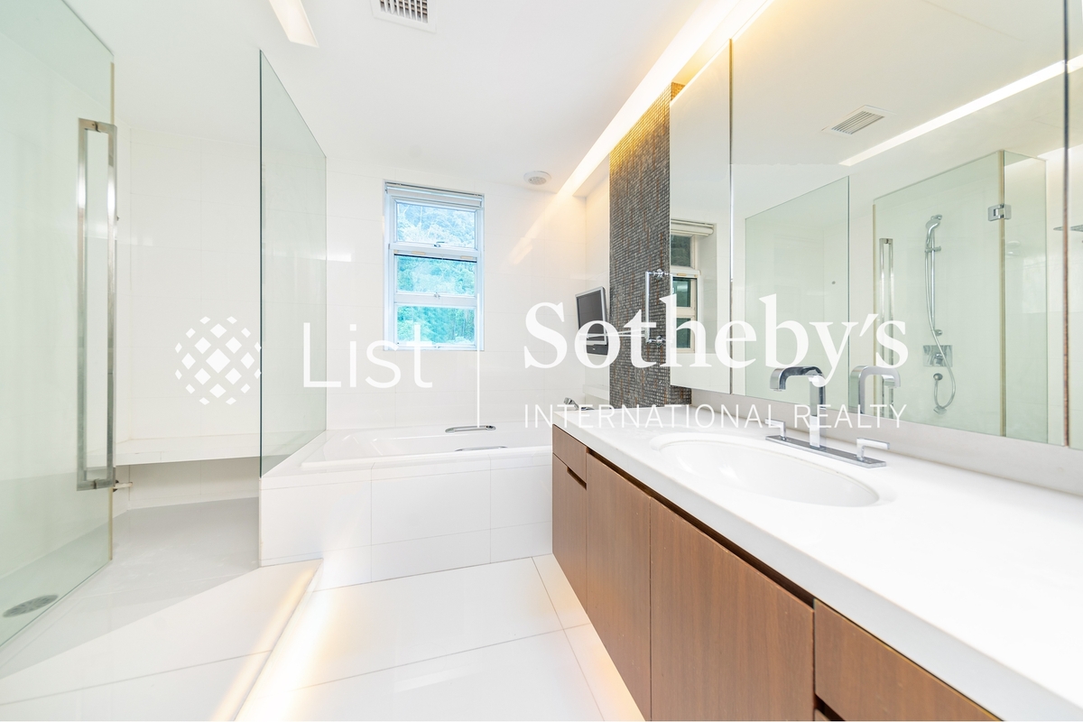 The Mayfair The Mayfair | Master Bathroom