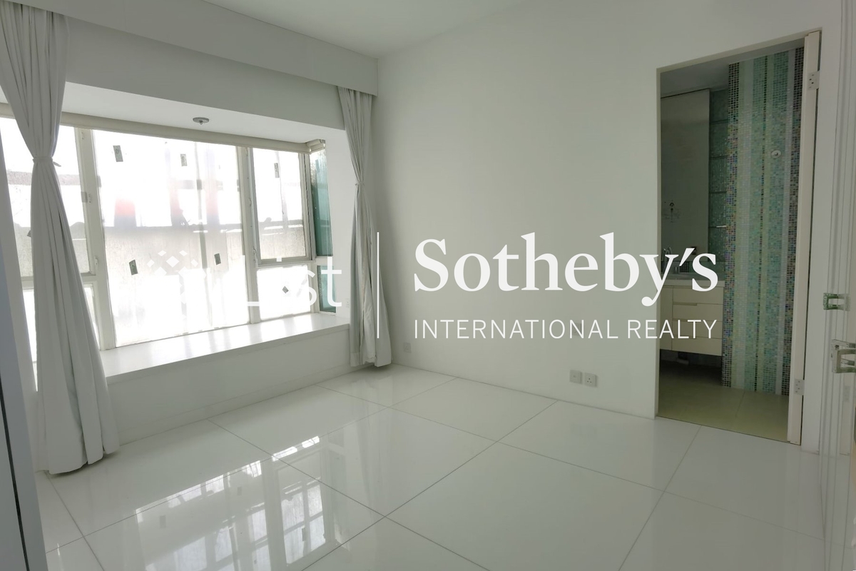 The Mayfair The Mayfair | Second En-suite Bedroom