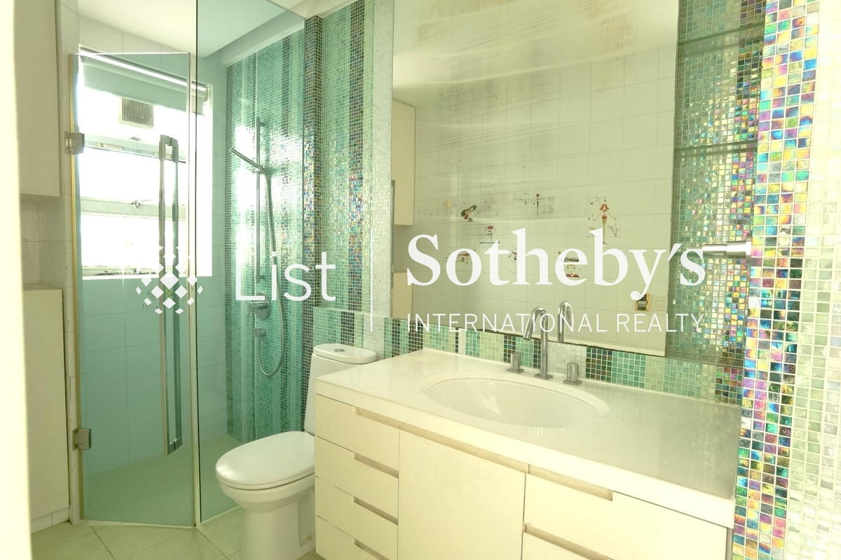 The Mayfair The Mayfair | Second En-suite Bathroom