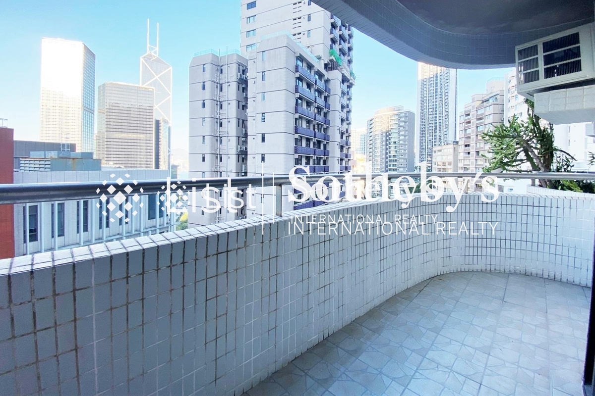 Visalia Garden 蔚山花園 | Balcony off Living Room